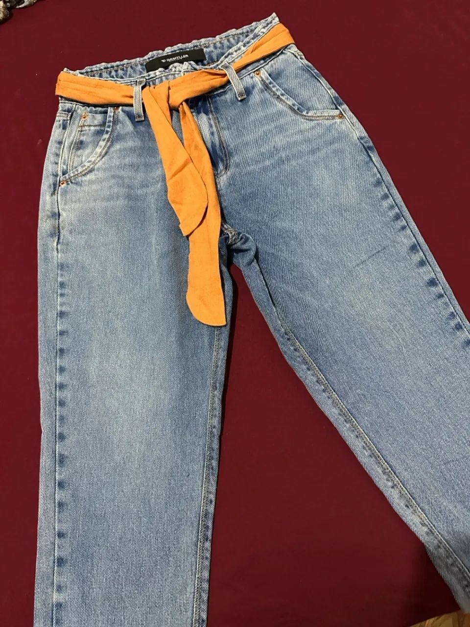 Vendo calça jeans com cinto