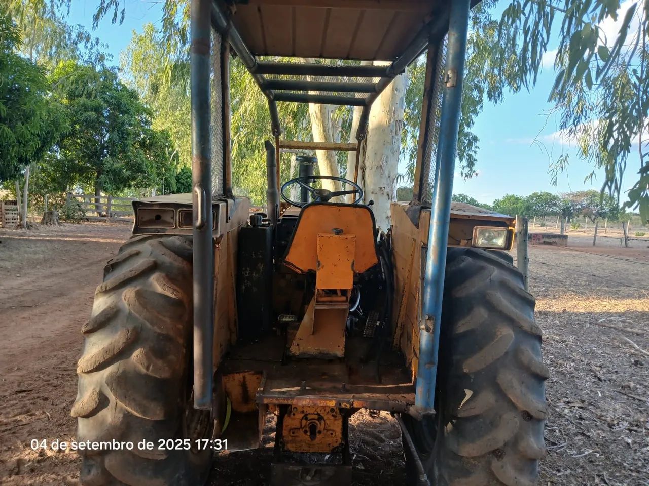 Trator Cbt 2105 traçado 