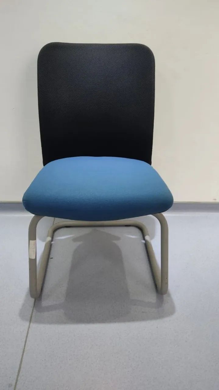 Cadeira fixa azul e preta Alberflex - Foto 3