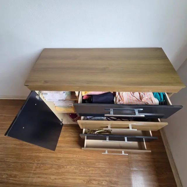 Cômoda usada em perfeito estado 4 gavetas e 1 porta - Foto 4
