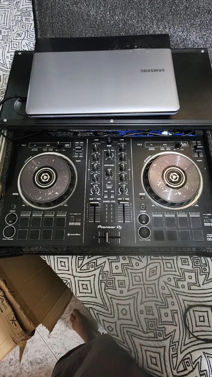Pionner DDJ RB com case e fone - Foto 4