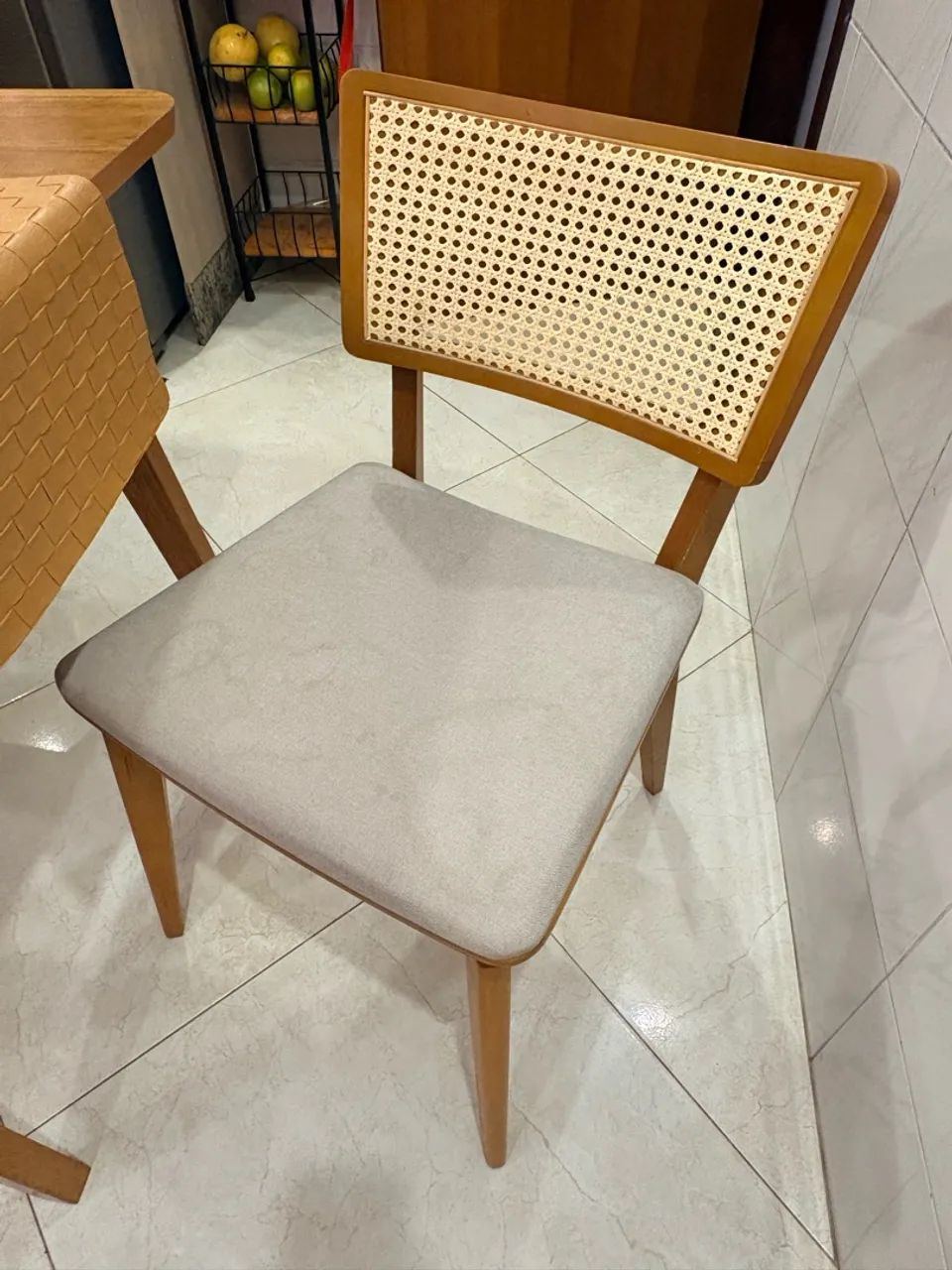 Mesa de Jantar COMPLETA com 6 cadeiras  - Foto 4