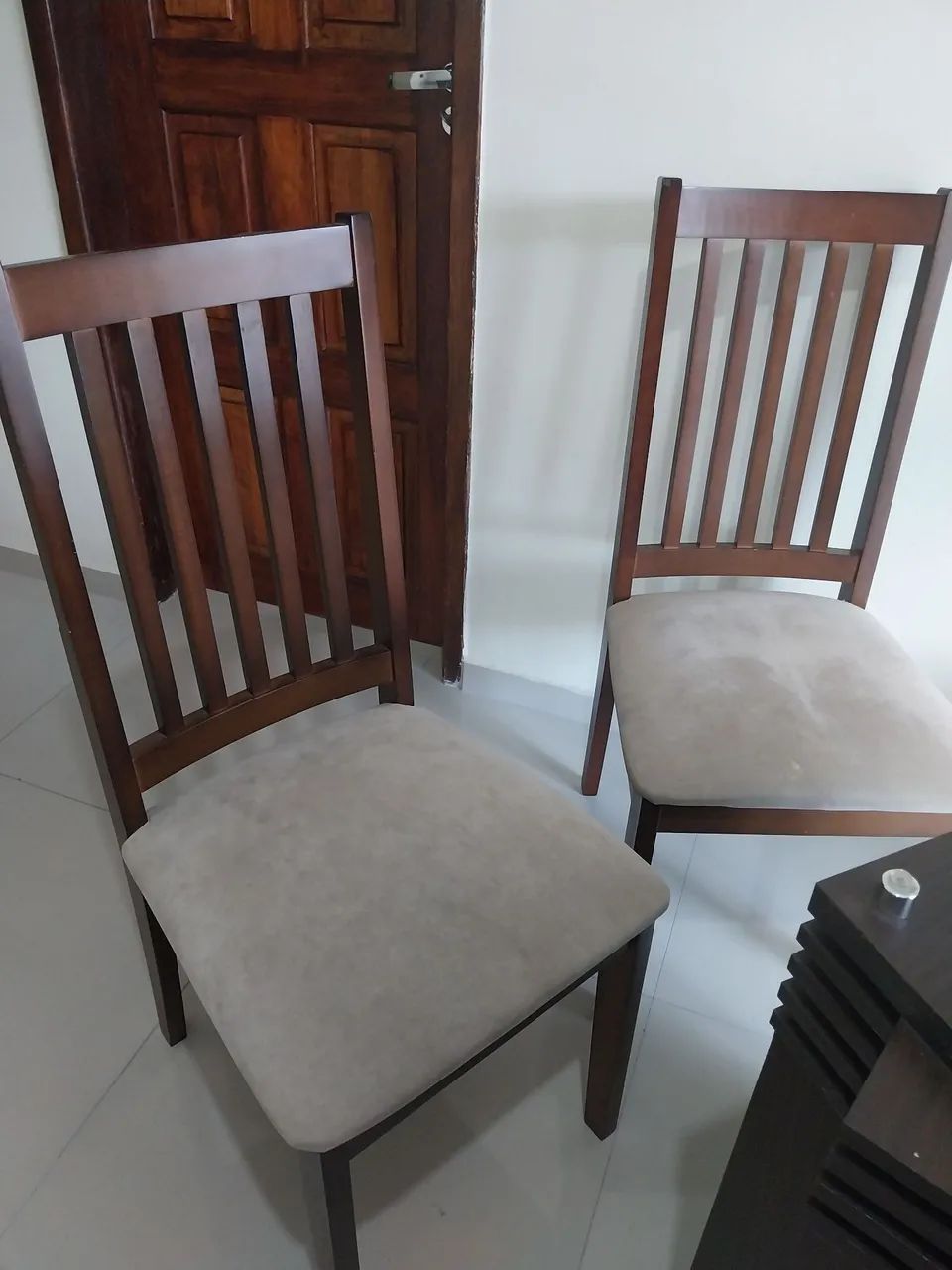 set of chairs65581374698498123