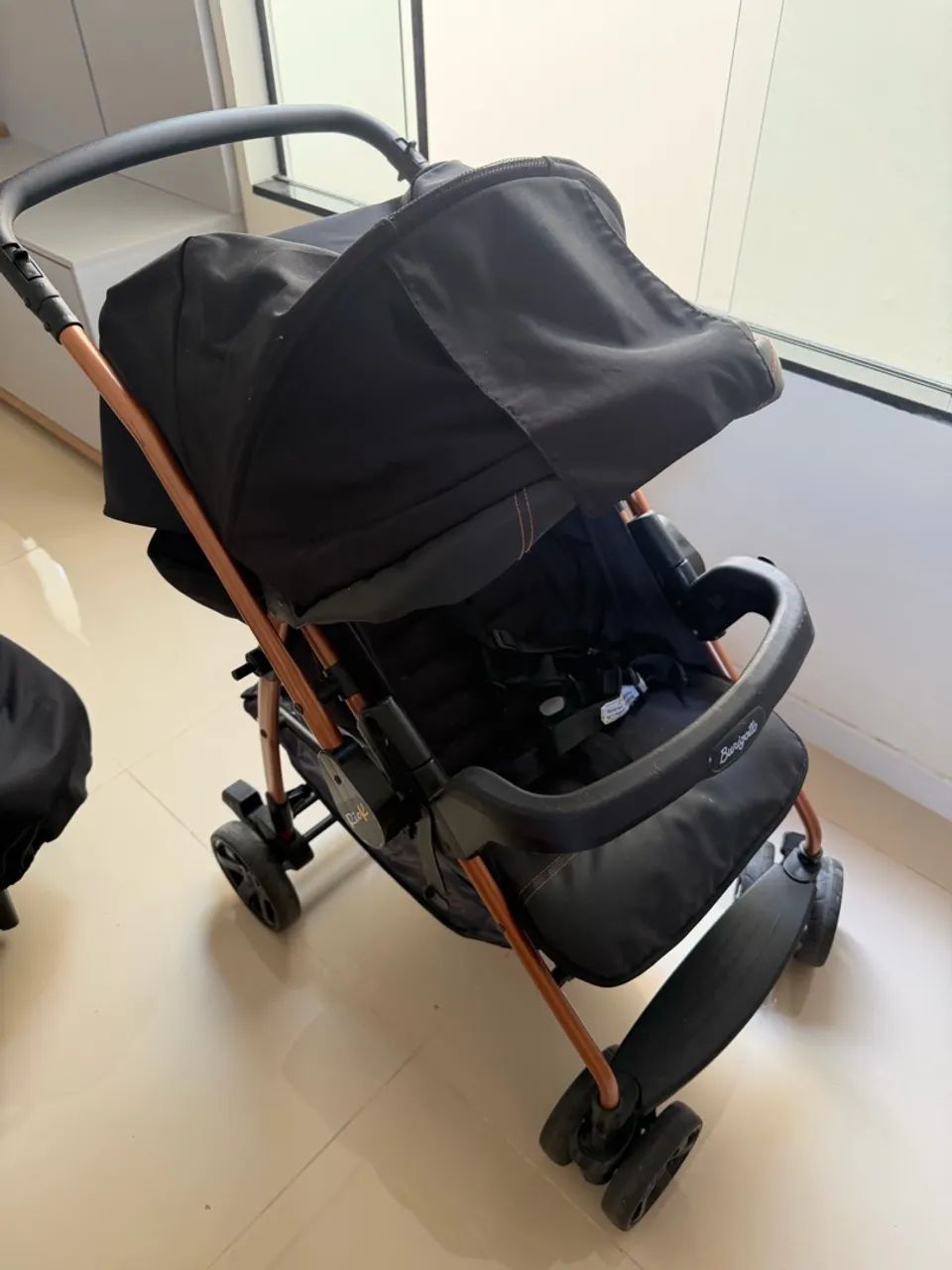Carrinho de bebê e bebê conforto  - Foto 2