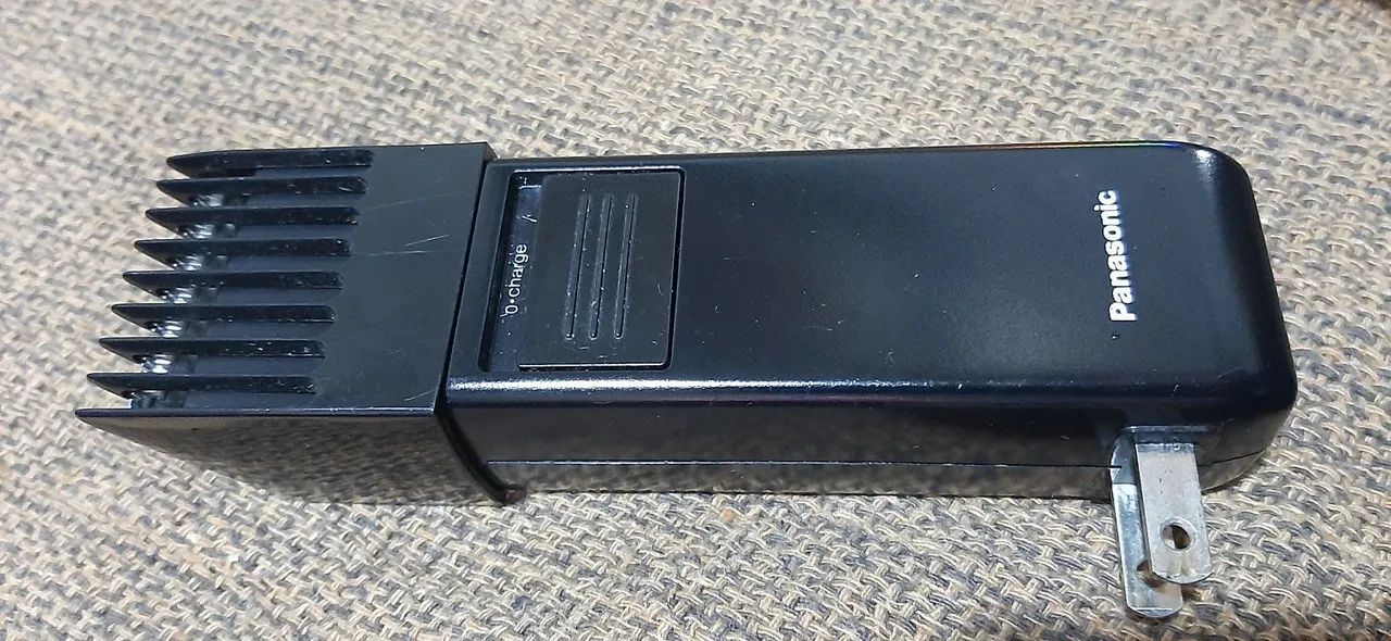 Máquina de cortar cabelo e barba PANASONIC 