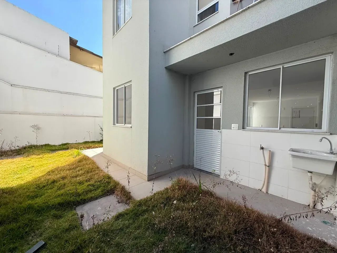 Apartamento com 2 quartos sendo1 suíte 2 banheiros 2 vagas - Foto 2