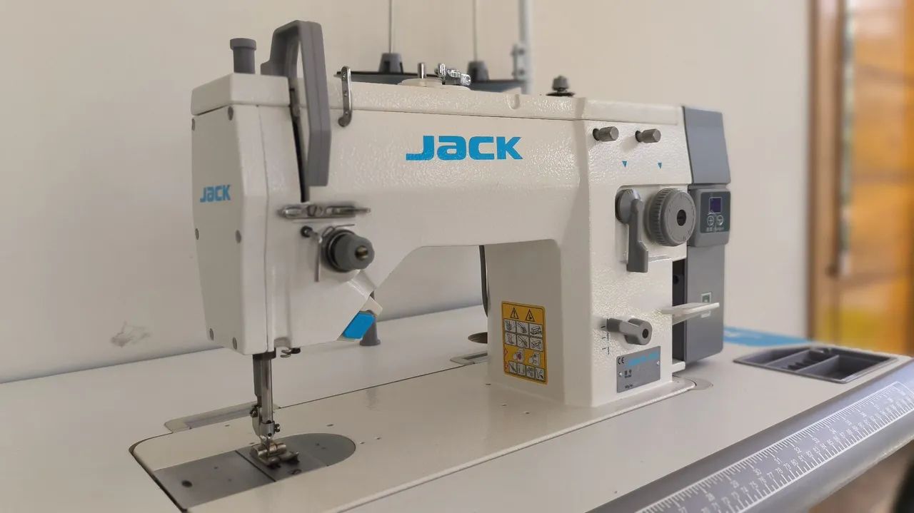 Máquina de costura Jack reta e zigzag industrial 