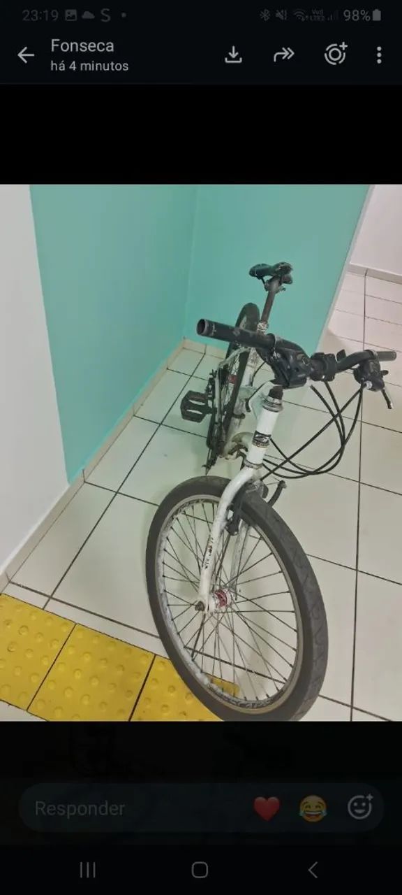 Vende se uma bicicleta        contato: *