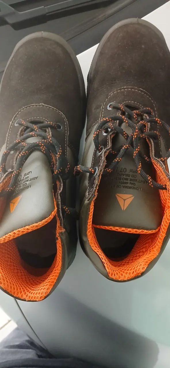 Bota de Segurança (Usada pouco tempo) N°43
