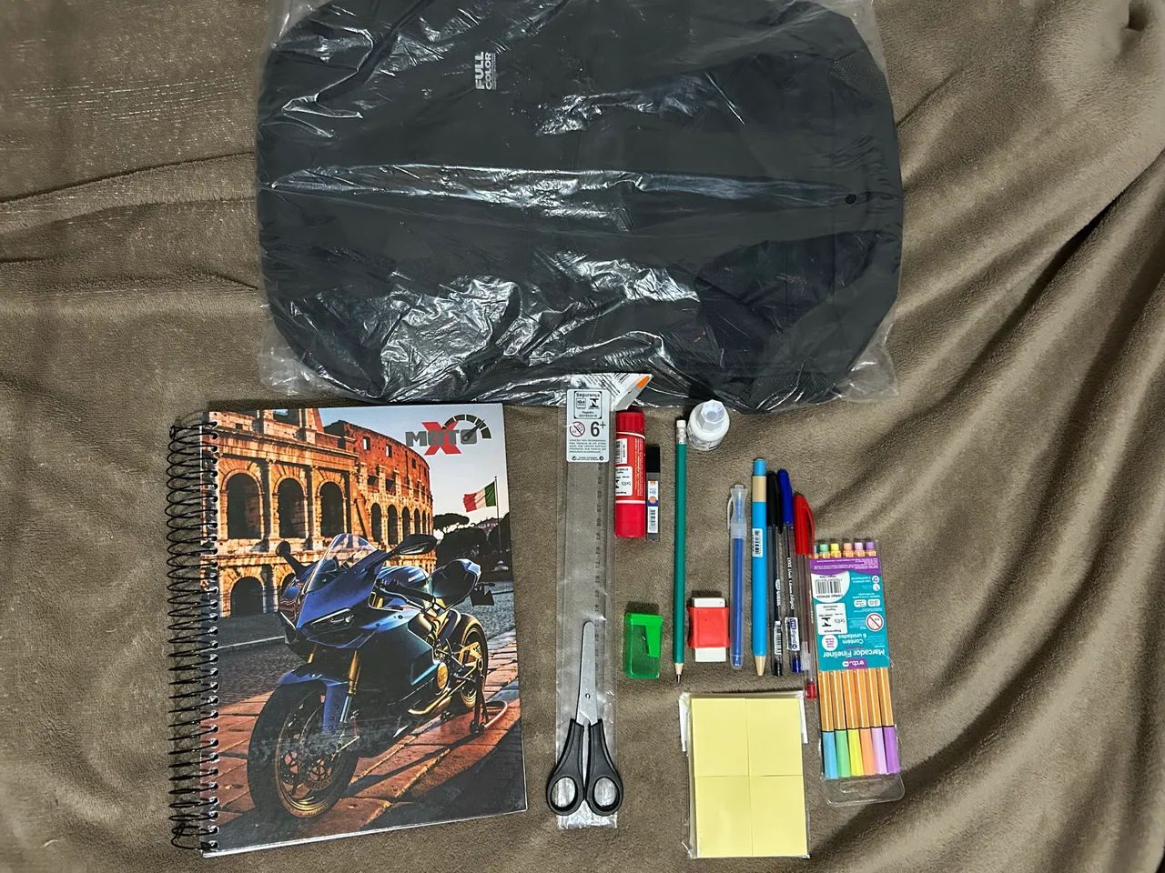 KIT ESCOLAR COM 17 ITENS E MOCHILA 