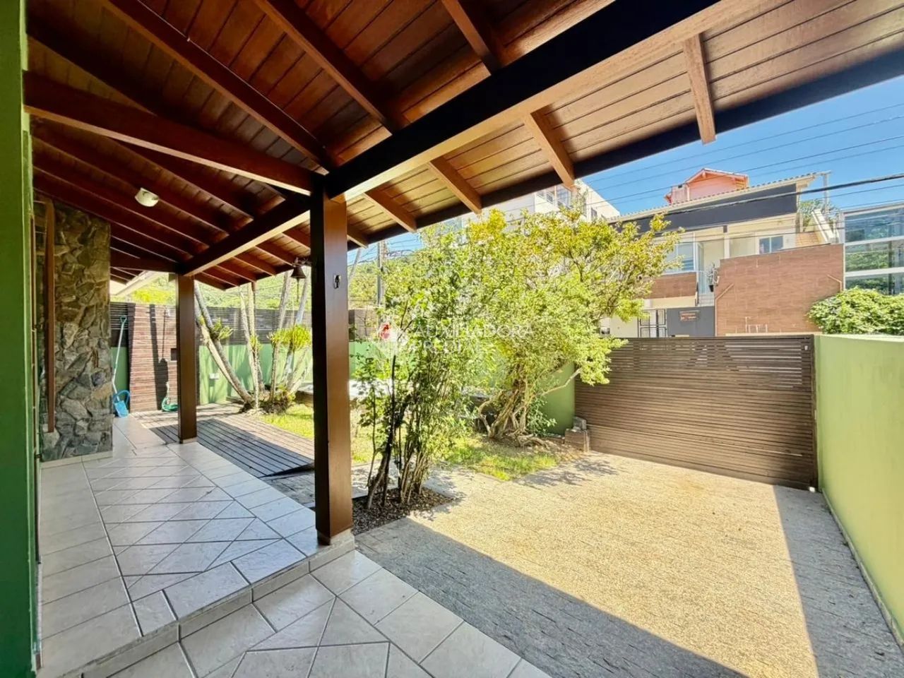 Casa mobiliada próximo a biera da praia. - Foto 4