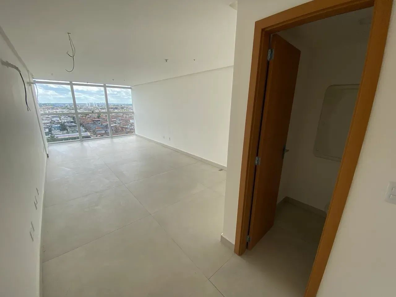 Duas Salas Comerciais no Parque Office - Andar Alto