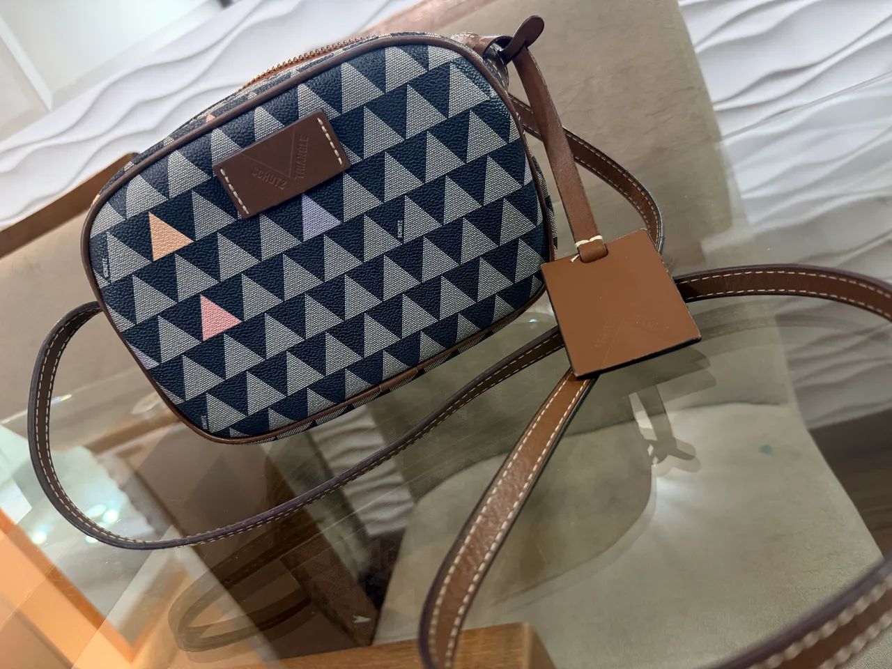Bolsa Schutz Triangle  - Foto 4