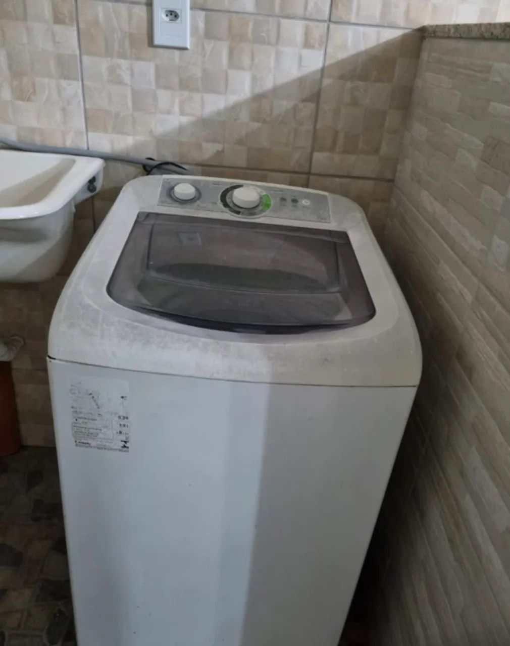 MÁQUINA DE LAVAR ROUPAS 