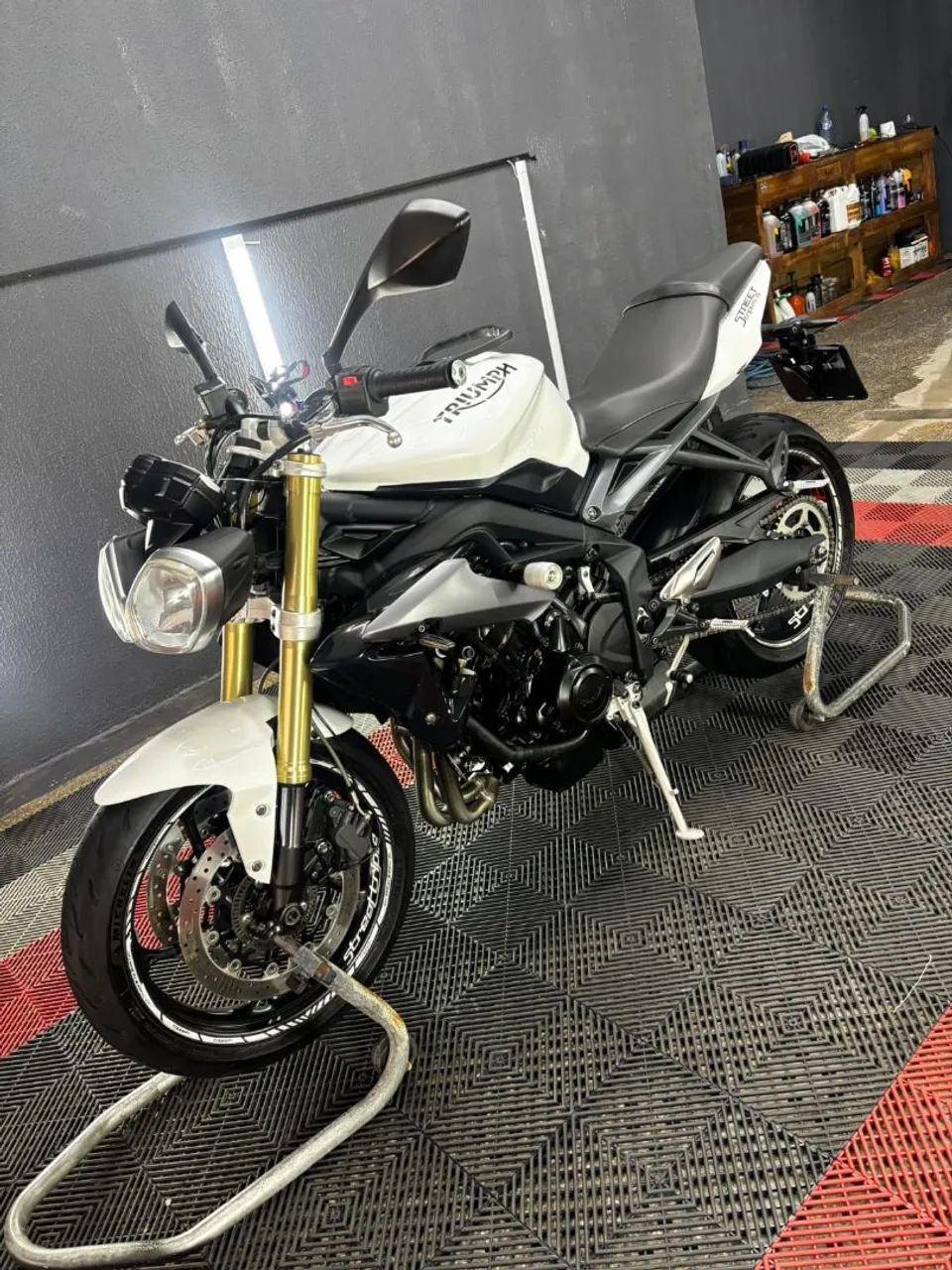 Triumph 675  - Foto 4