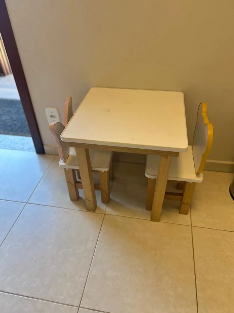 Conjunto Infantil - Mesa + 2 Cadeiras