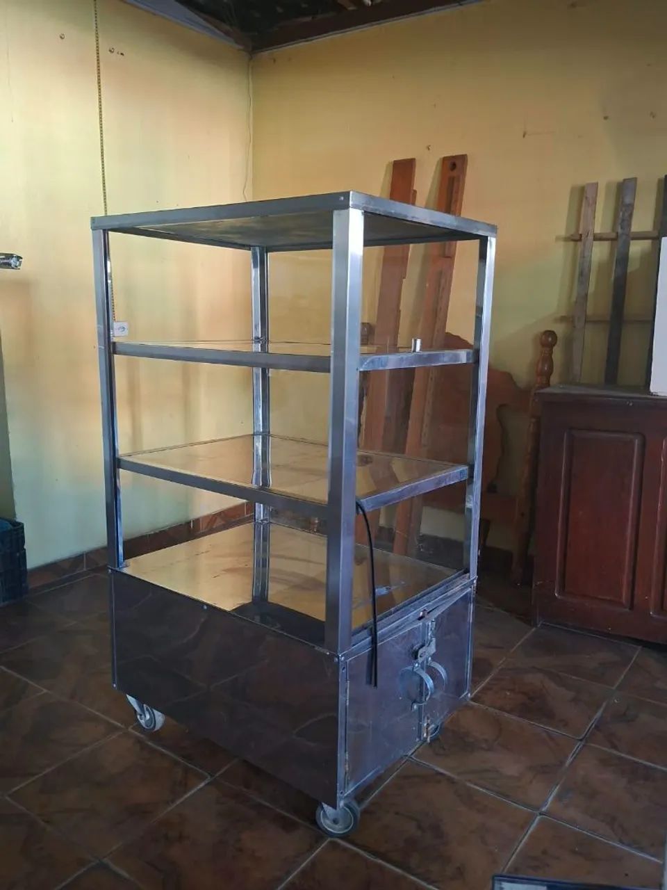 Carrinho expositor de inox com rodinha 