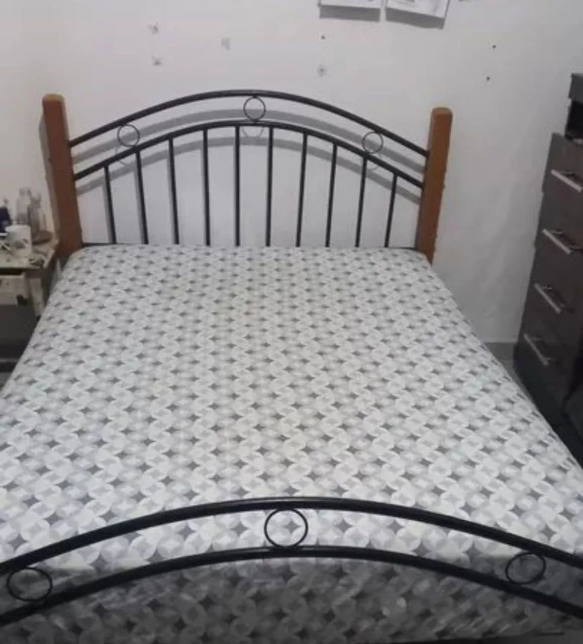 VENDO CAMA DE FERRO E MADEIRA ! BOM ESTADO! 300,00 REAIS