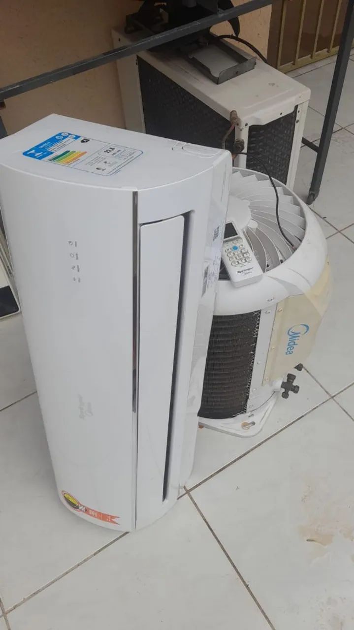 Vendo split de 9 a 60 mil BTUs completo.com garantia de 90 dias já entrego instalado.
