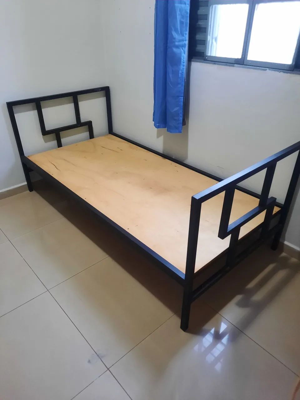 Cama solteiro estilo industrial 