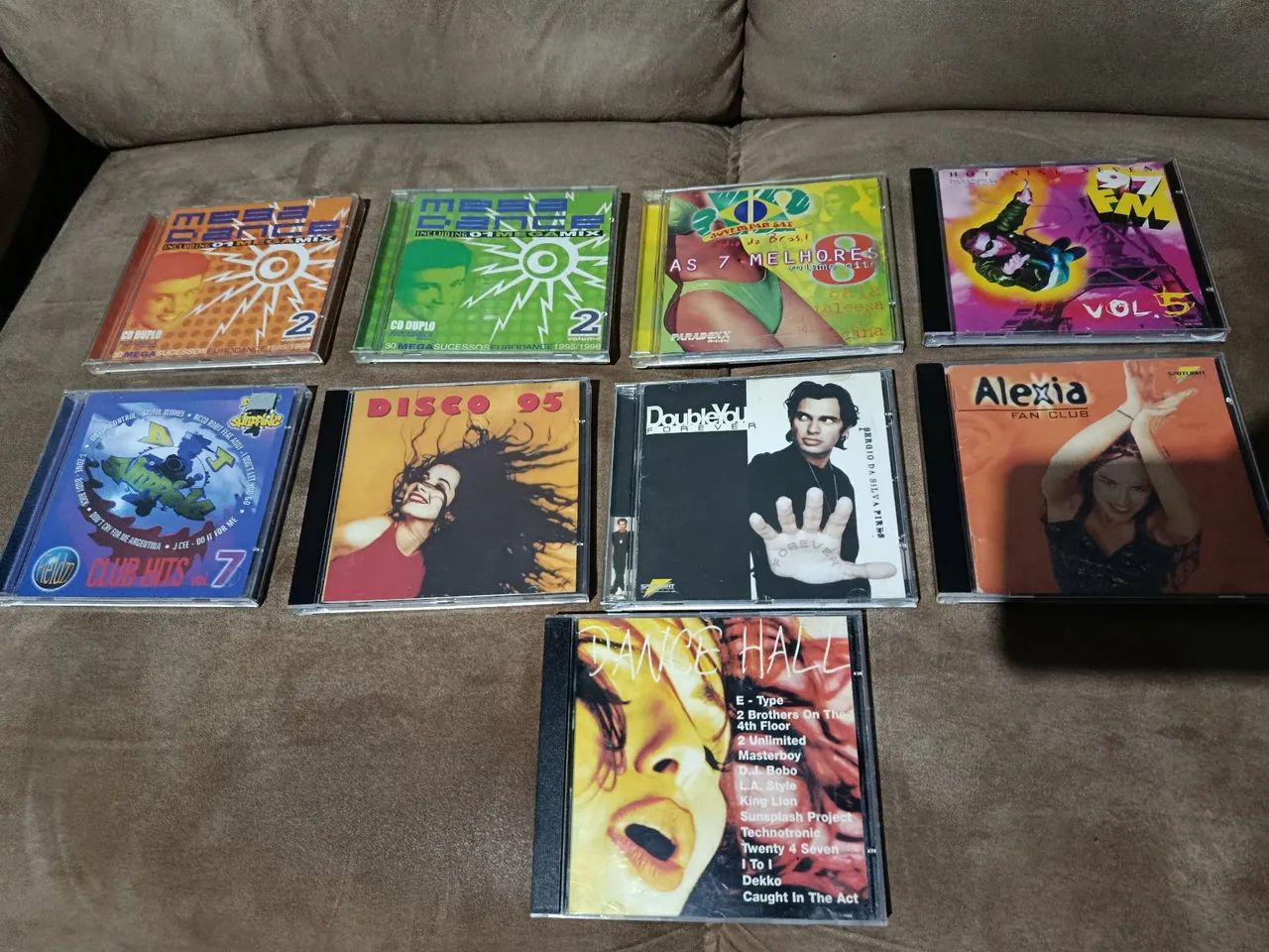 Vendo esses cds 100 reais tudo