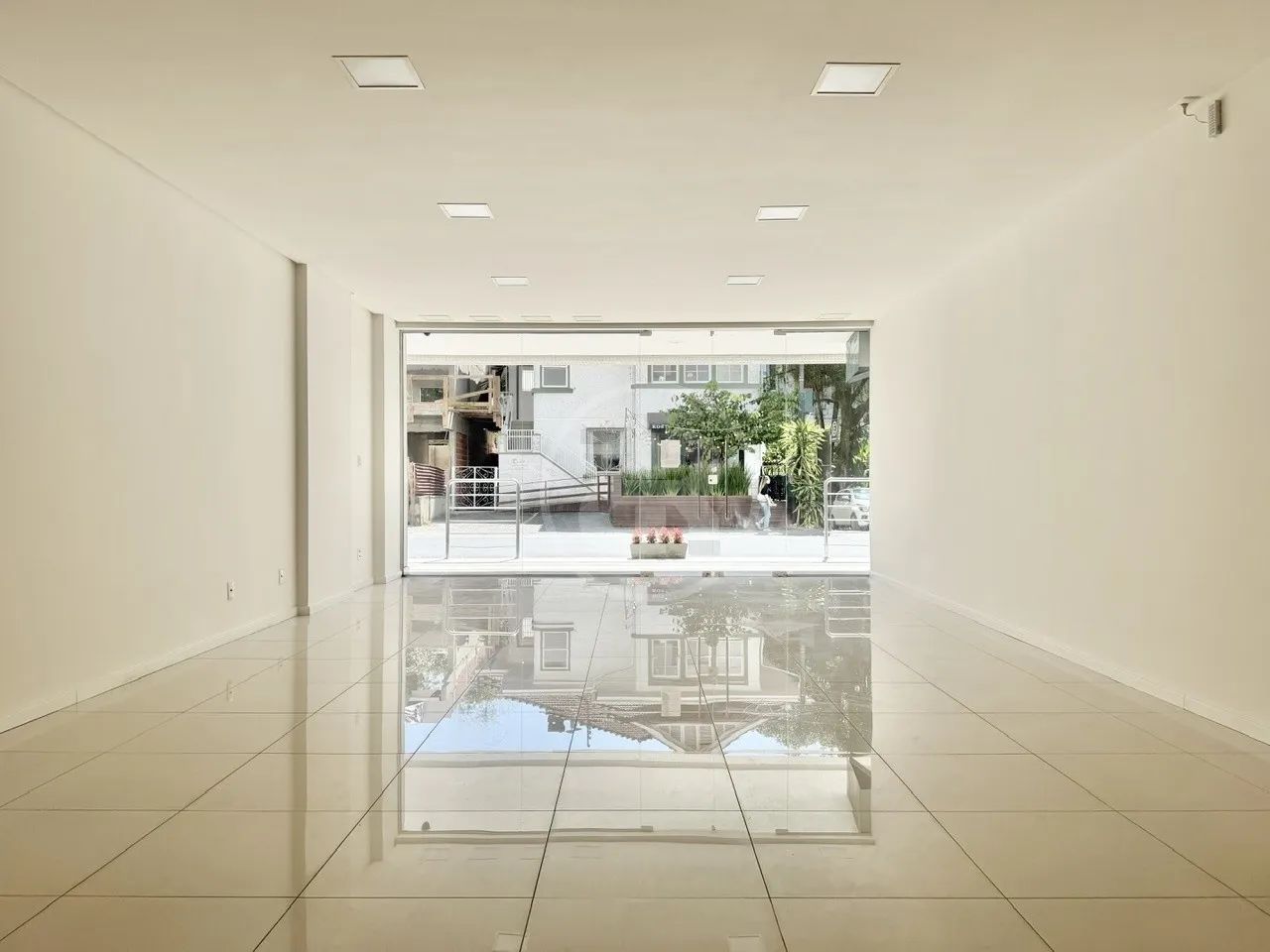 Loja Térrea com Vitrine e Vaga no Centro de Blumenau - Foto 3