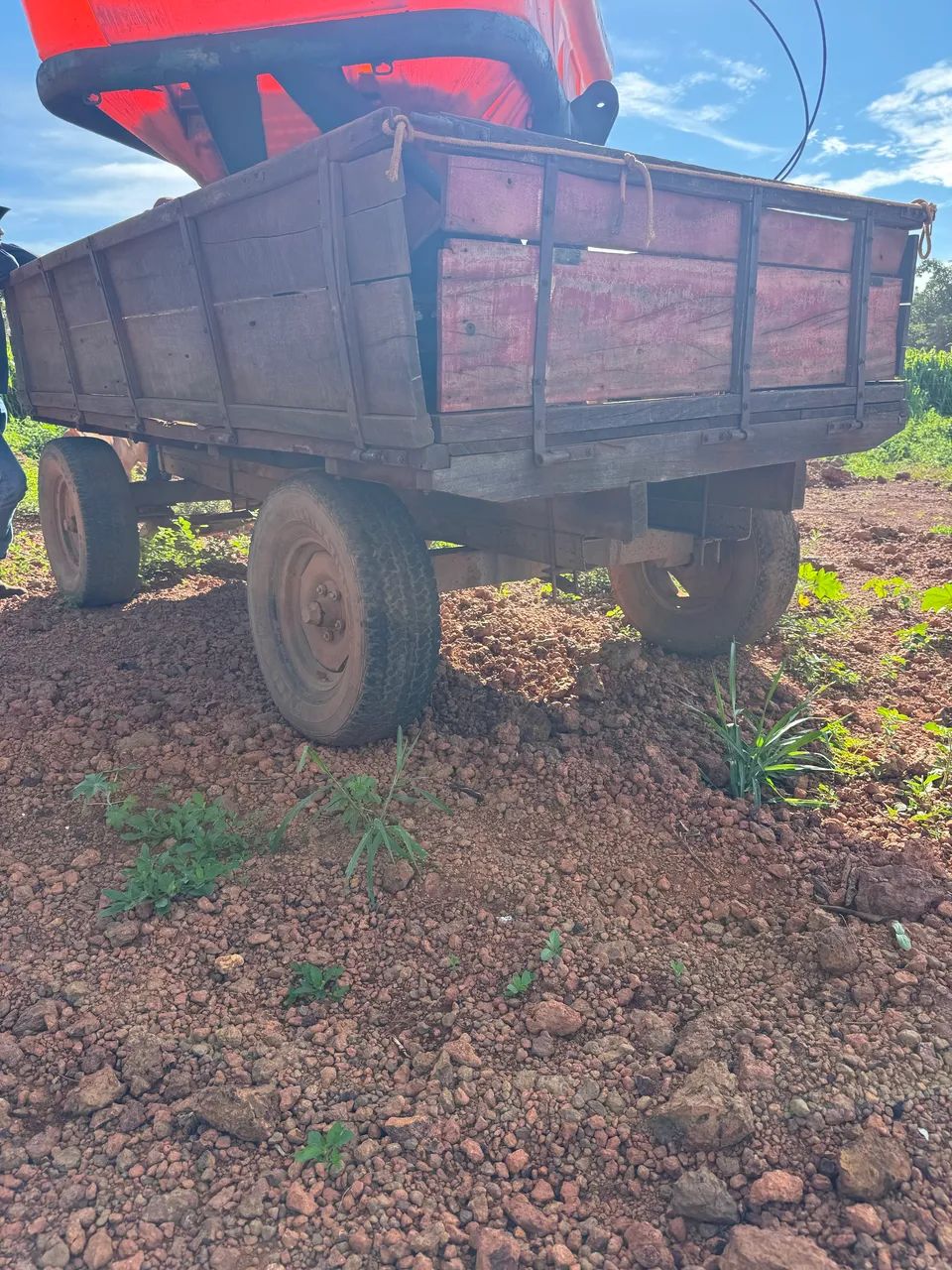 Carreta de madeira para trator usada