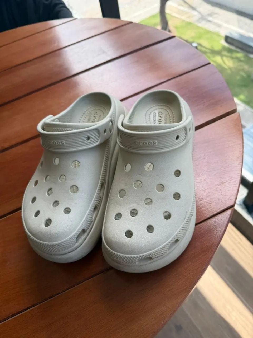 Crocs original plataforma bege - Foto 4