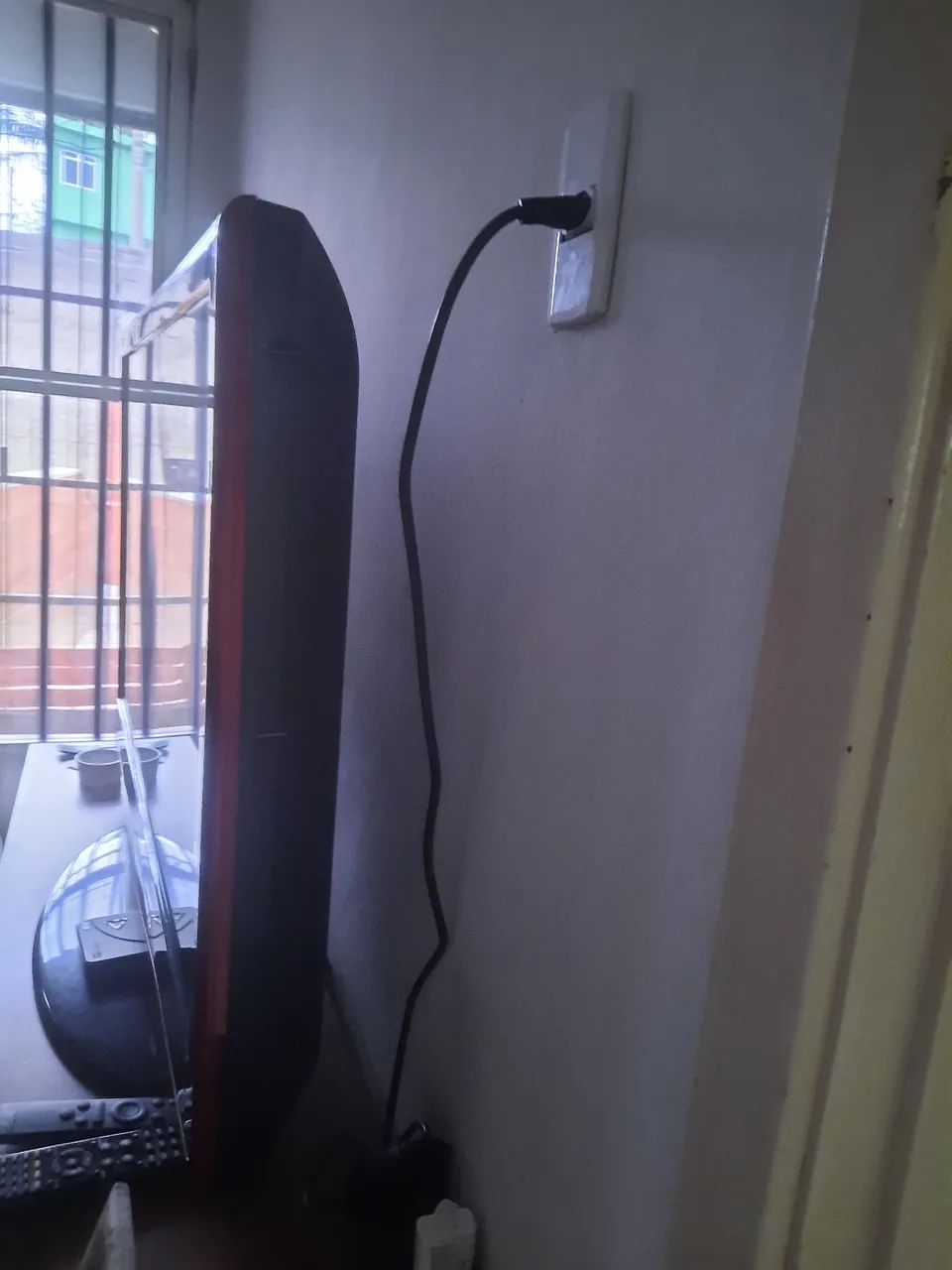 Vendo TV buster 42 polegadas não é smart - Foto 5