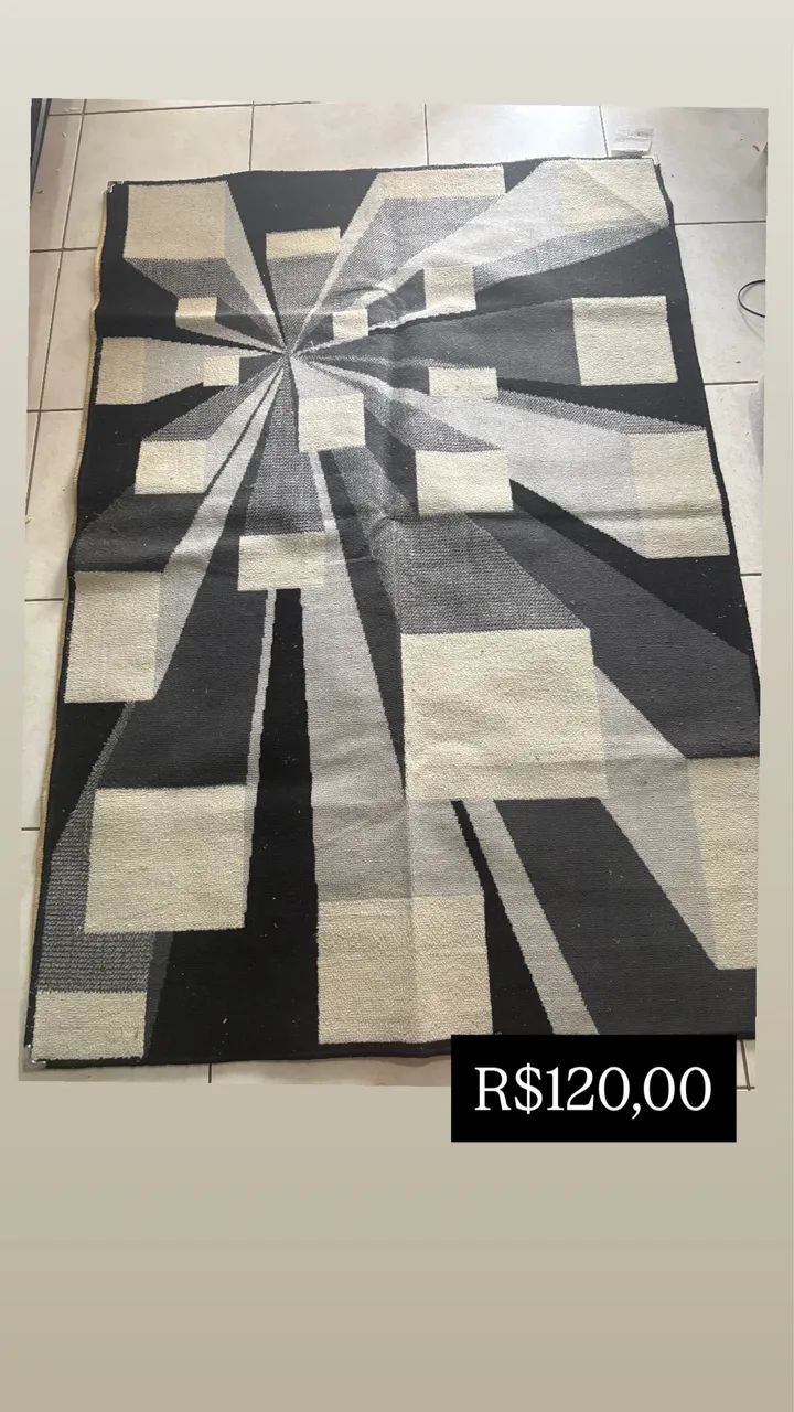 Vendo Tapete Preto ,branco e cinza