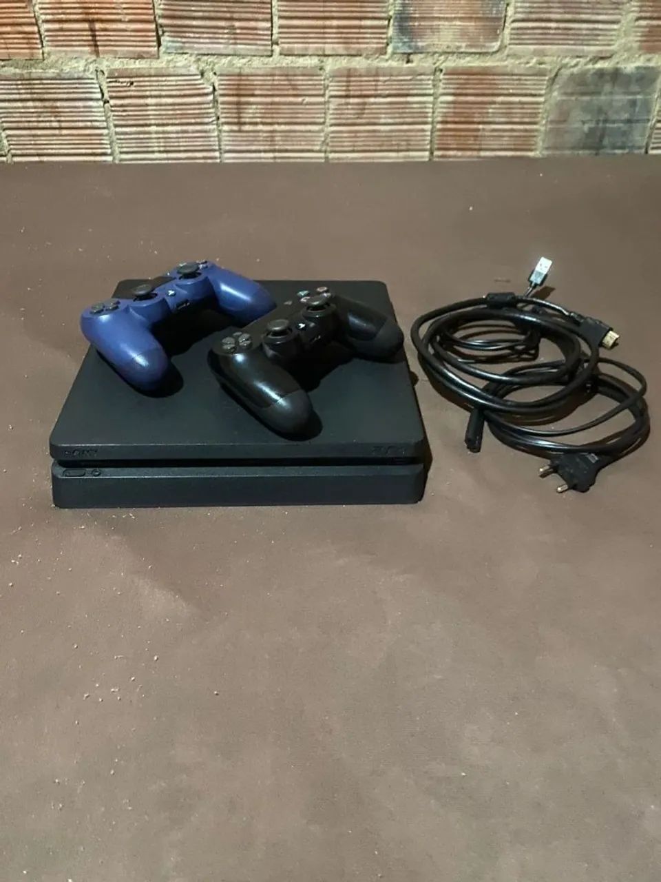 PS4 slim 1TB 3 meses de uso