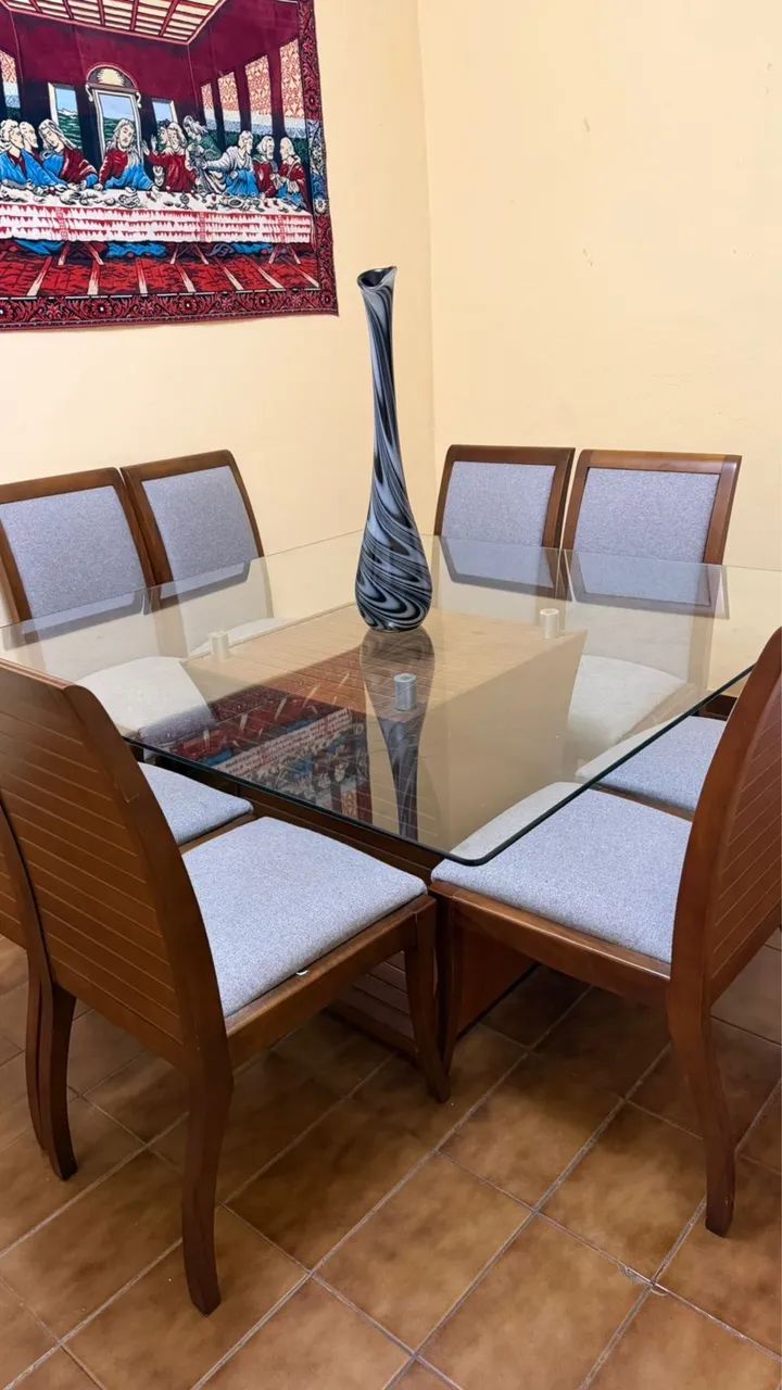 Mesa com 8 cadeiras 
