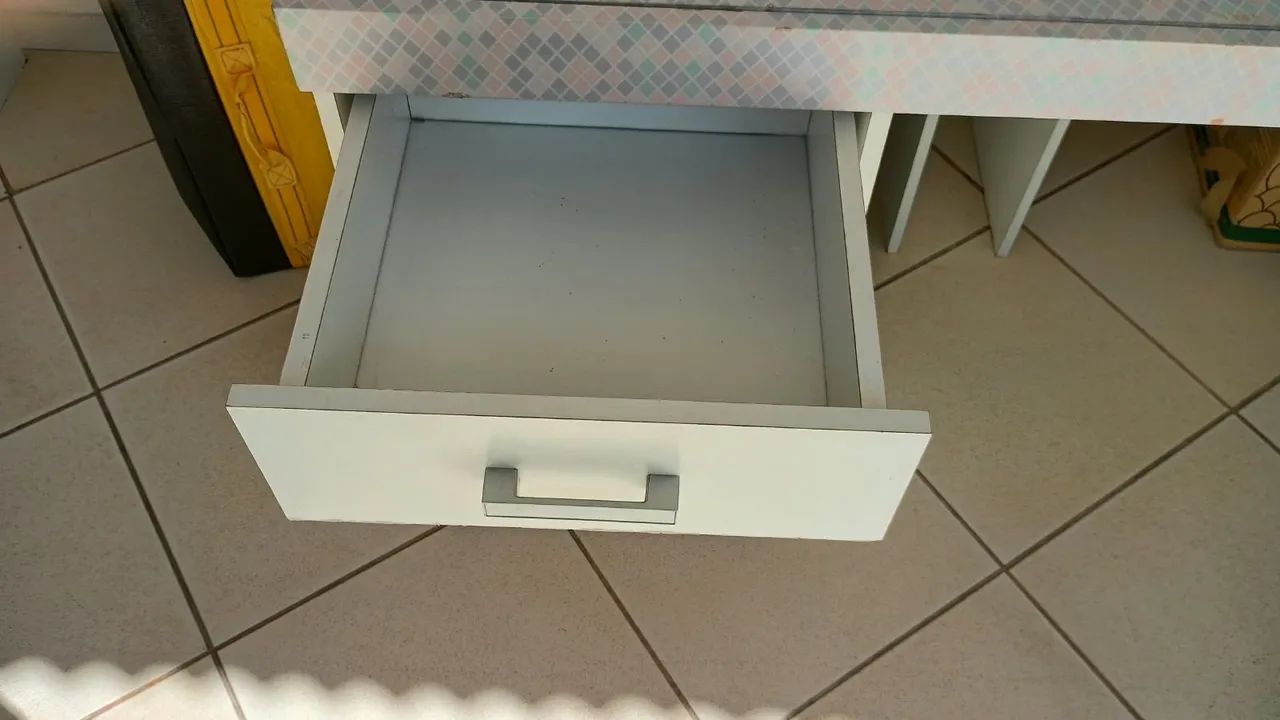 Escrivaninha com 2 gavetas  - Foto 3
