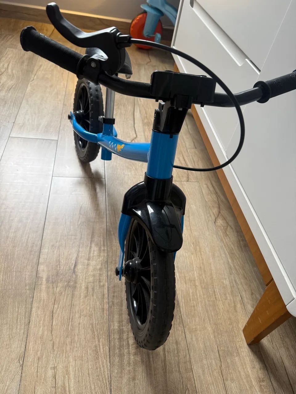 Bicicleta de equilíbrio azul  - Foto 2