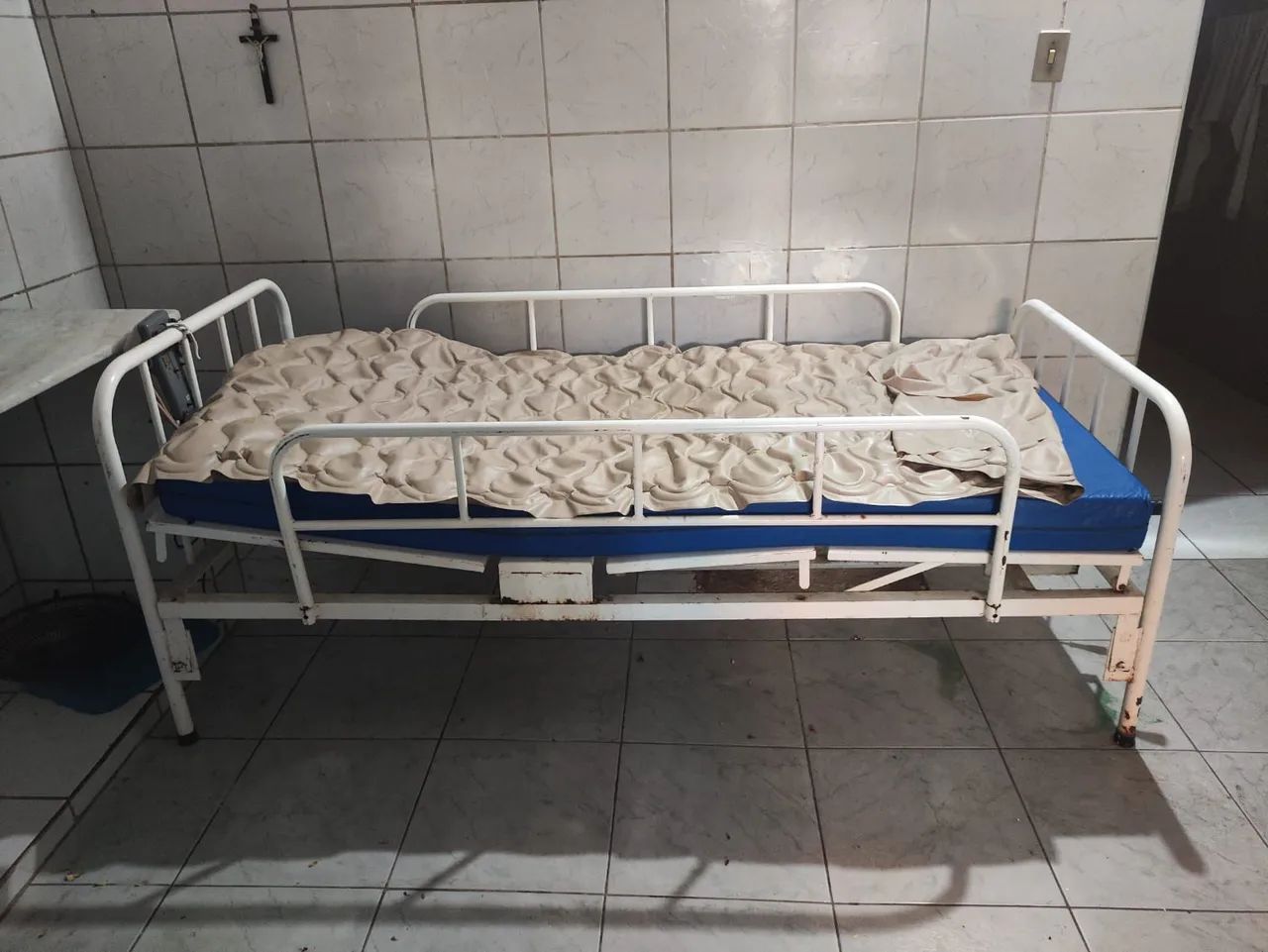 Cama hospitalar (com colchões perfeitos)
