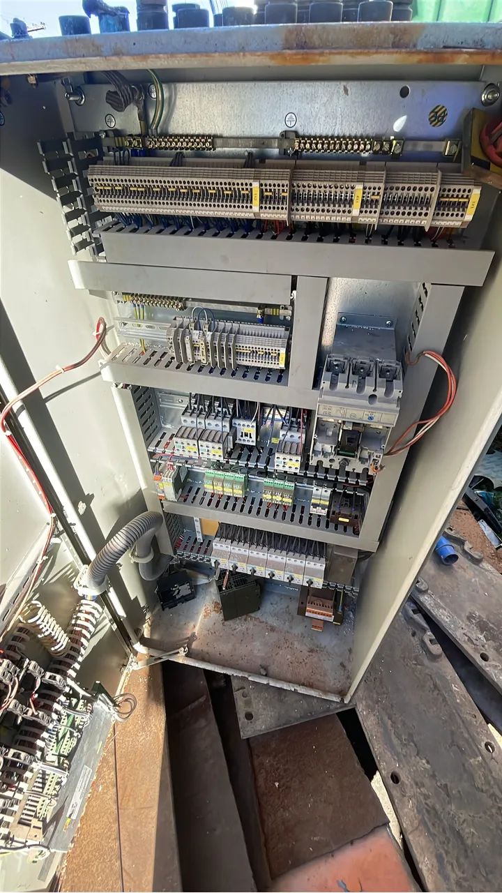 Quadro eletrônico completo 