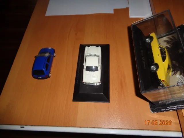 Lote de 3 Carrinhos escala 1 sobre 43 - Foto 4