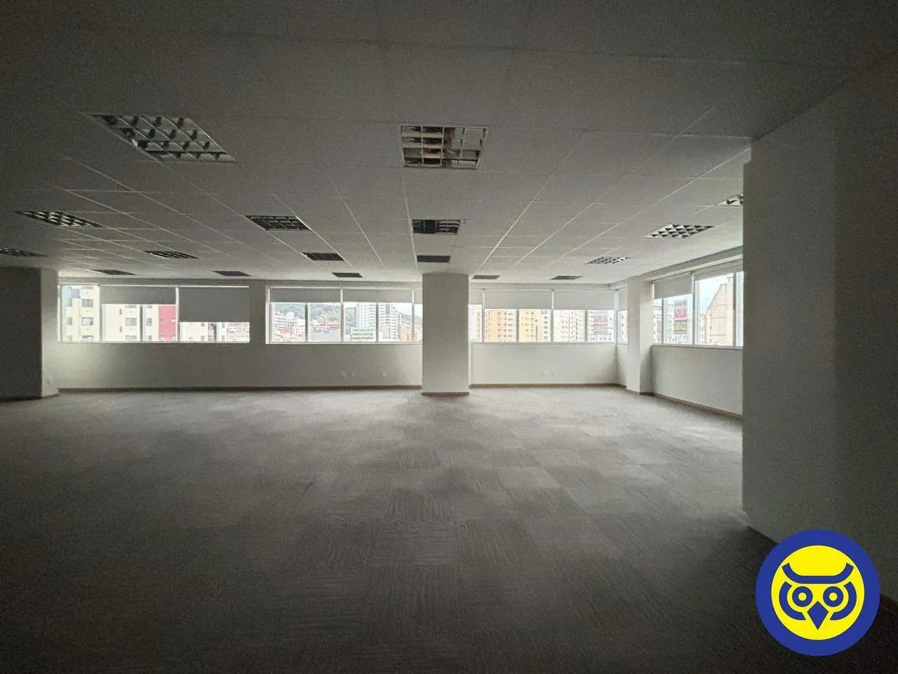 Andar comercial para locação no Centro  225 m² privativos e 5 vagas de garagem - Foto 4