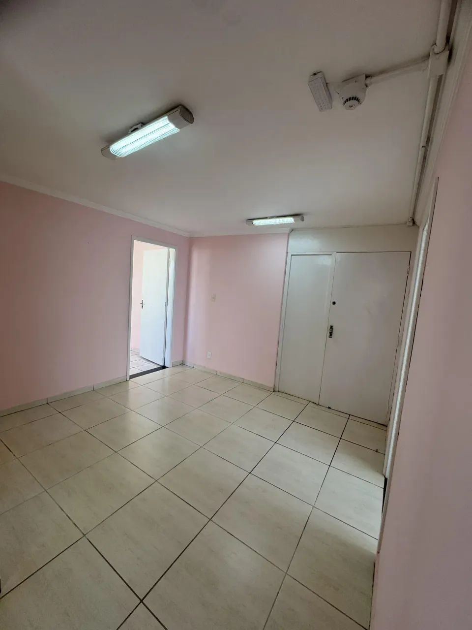 03 Salas Comercial Juntas + Recepção -  02 Banheiros - Elevador - Centro - Edifício Banco  - Foto 5