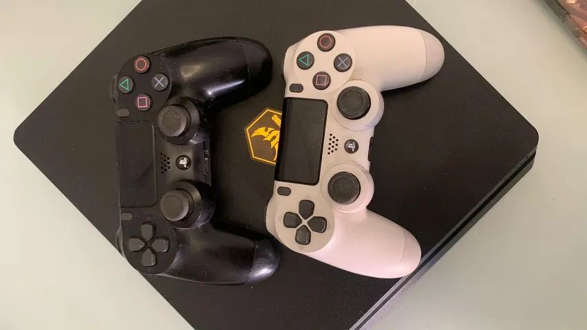 PS4 Slim 1TB + 2 Controles + 4 Jogos - Foto 3