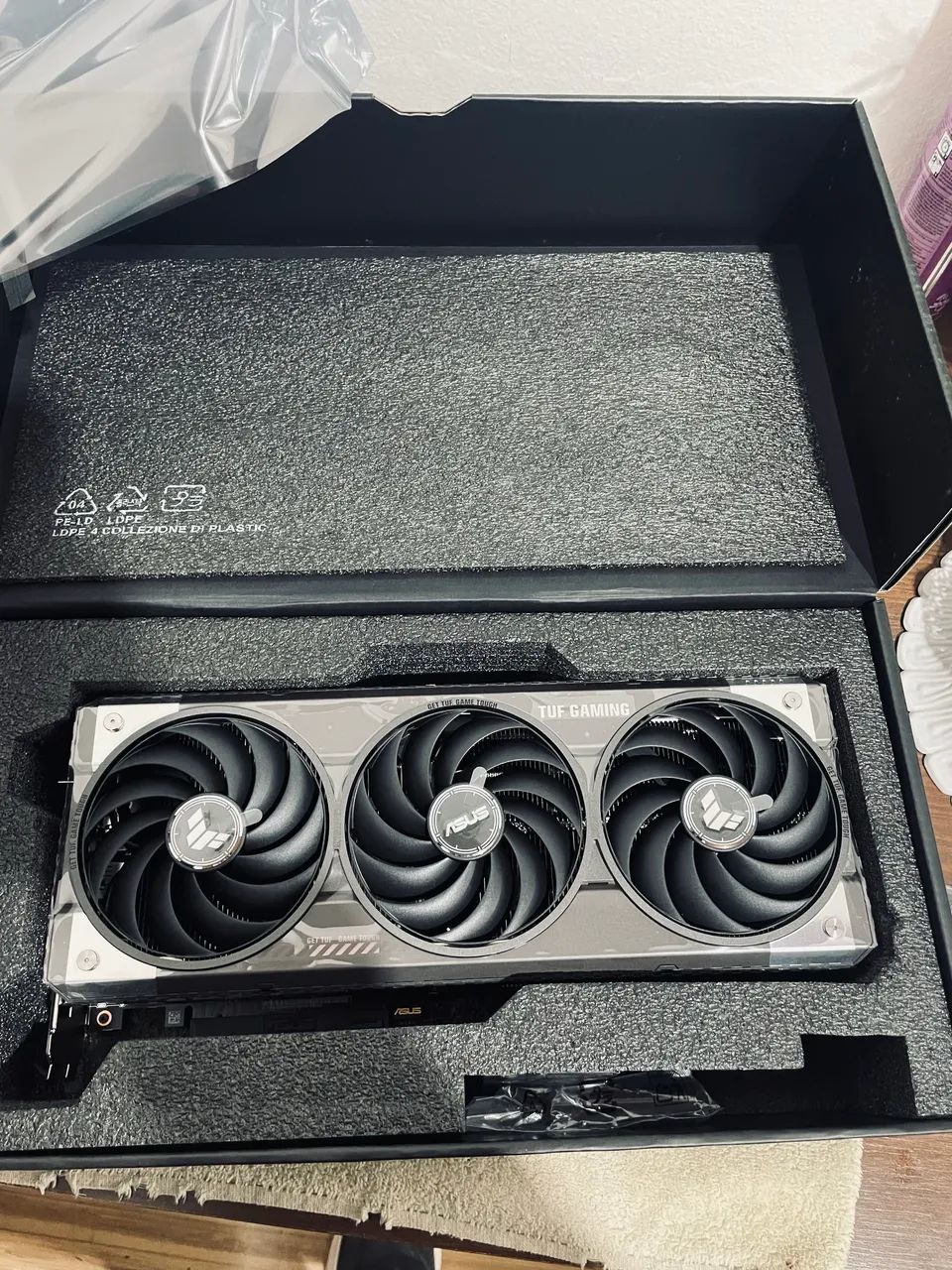 RTX 5070 TUF GAMING - Foto 3