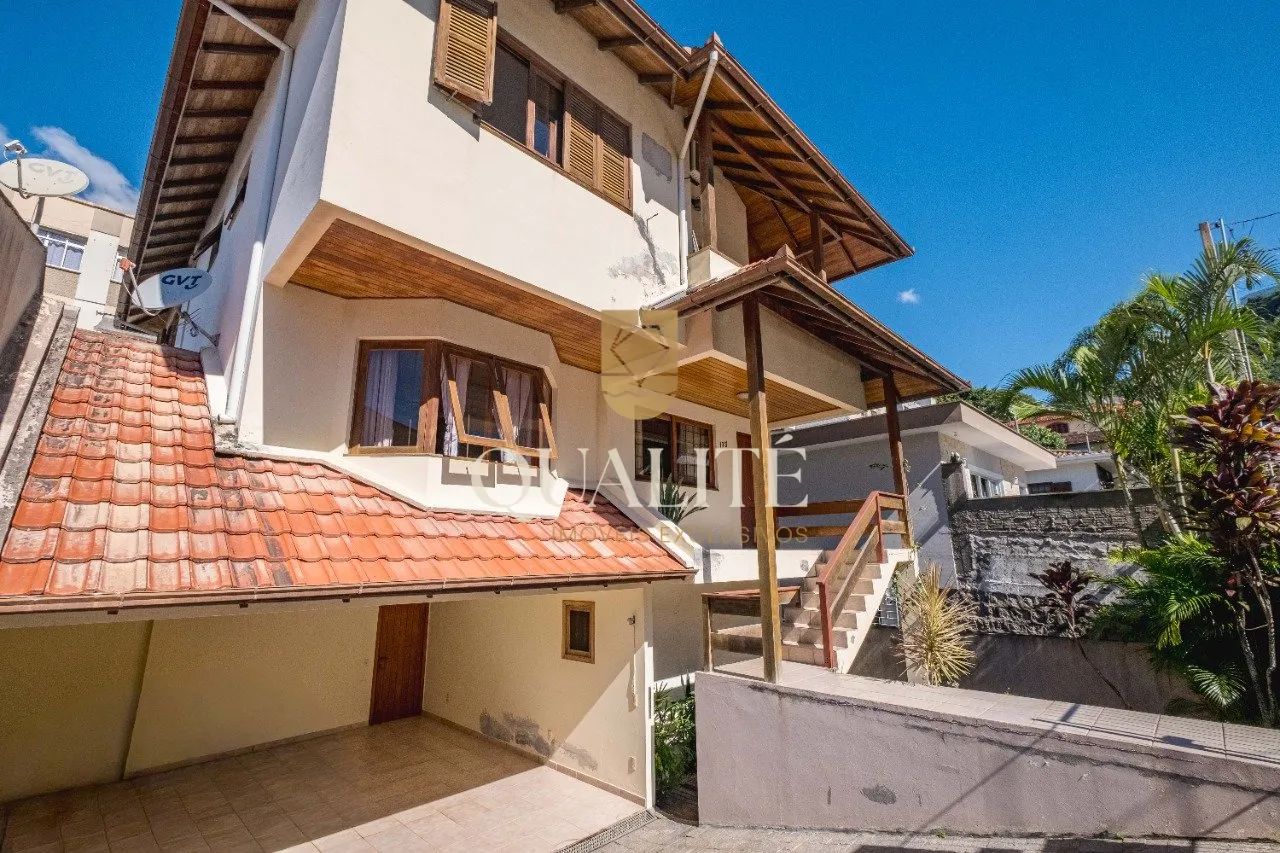 Casa à Venda com 4 Dormitórios na Trindade - Florianópolis/SC - Foto 2