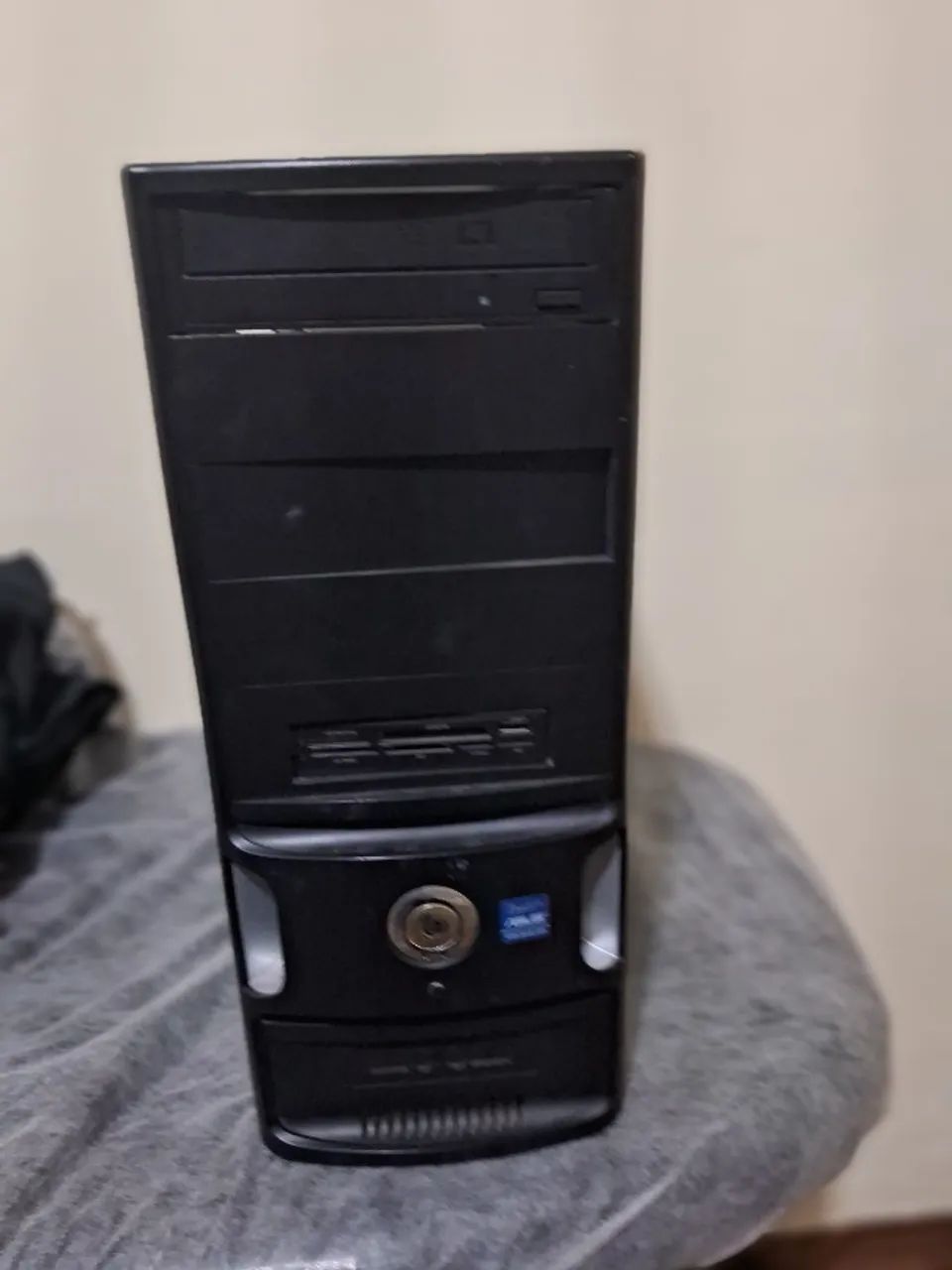 Gabinete PC com DVD e leitor de cartão