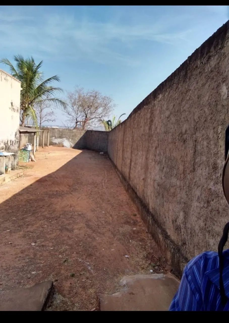 Casa com 3 cômodo em Araguaína quintal grande, pego carro como parte - Foto 2