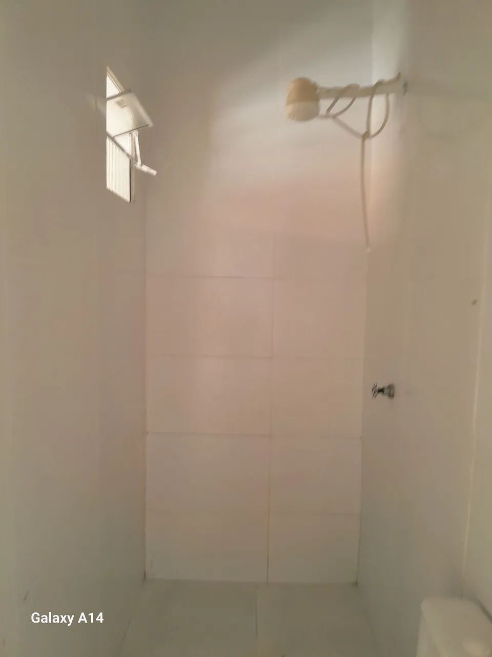Quarto com banheiro, entrada saída independente da casaa - Foto 2