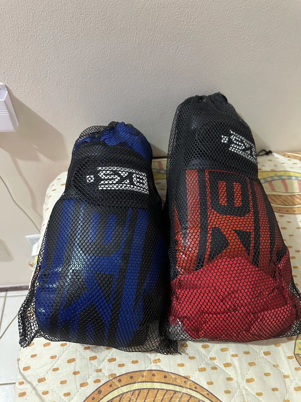 Luva de boxe/muay thai + faixa