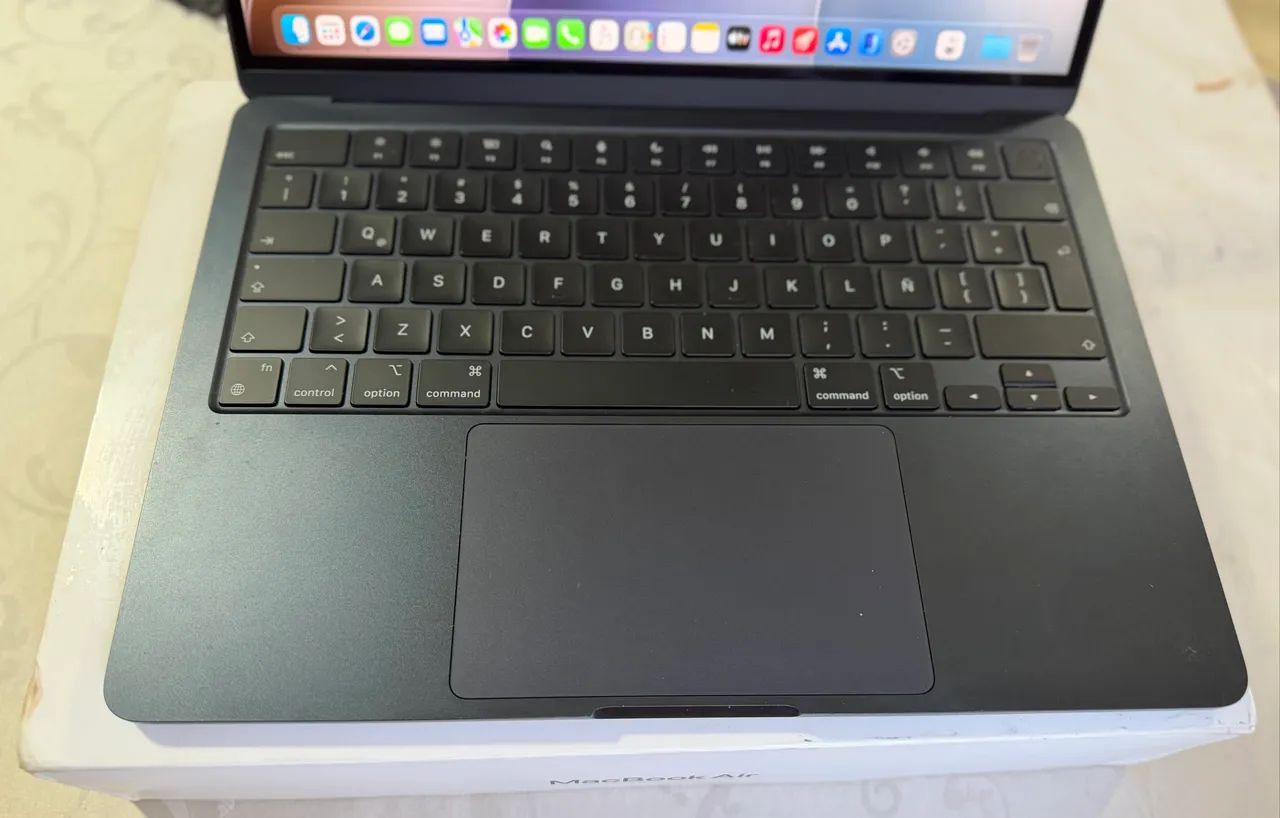 Macbook Air M3 Midnight - Foto 4