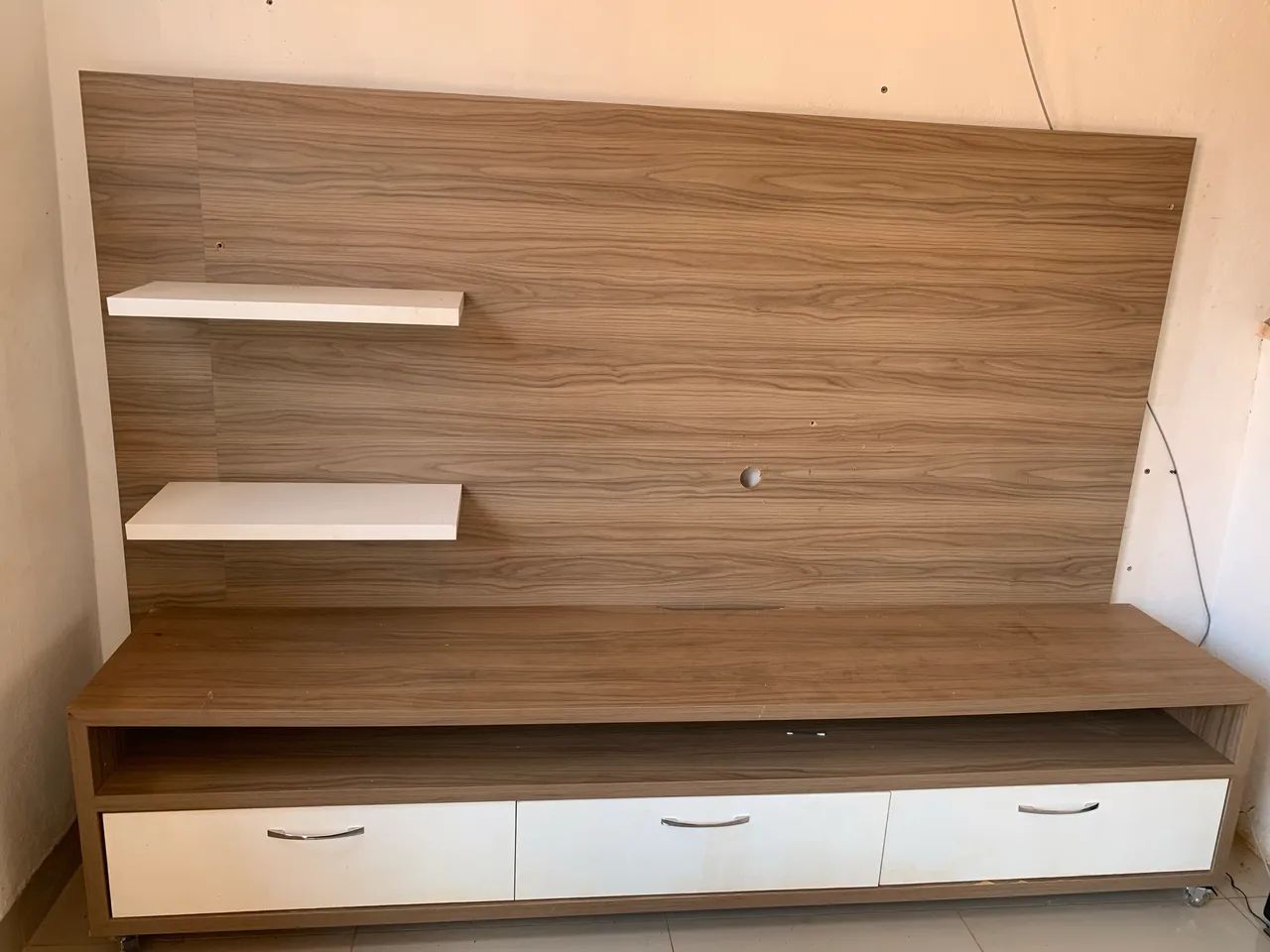 Rack com painel para TV e 3 gavetas