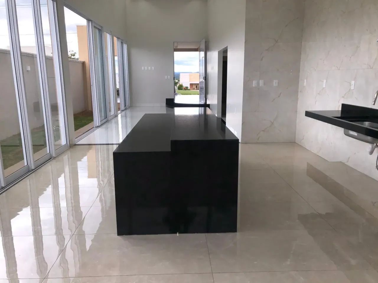 Casa de condomínio térrea para venda tem 360 m² com 3 quartos - Foto 4