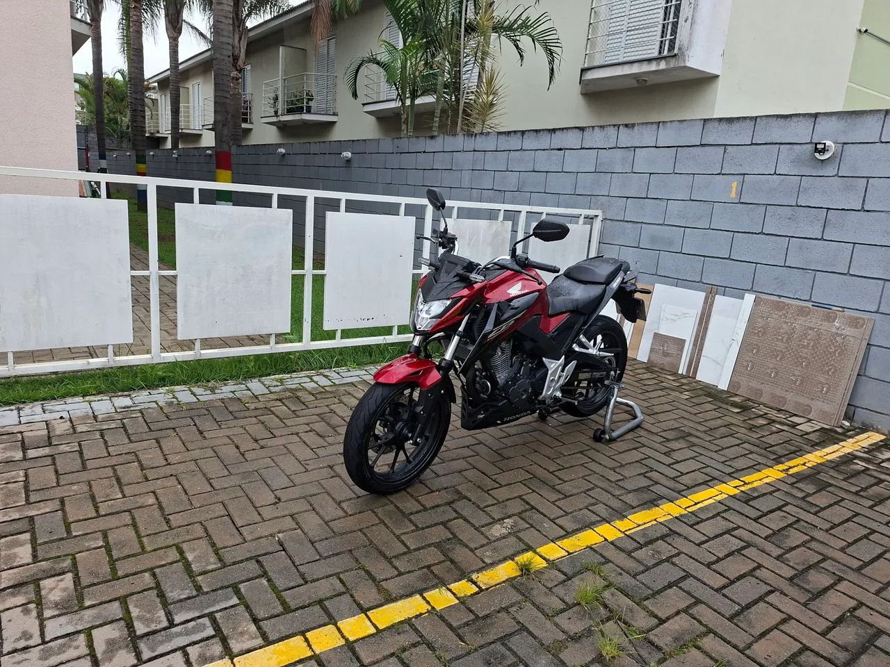 CB 300 F - Foto 2